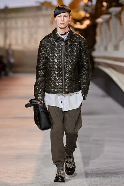 Look 11
